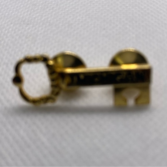 MICHIGAN Gold Toned Key Lapel Pin - Picture 2 of 3